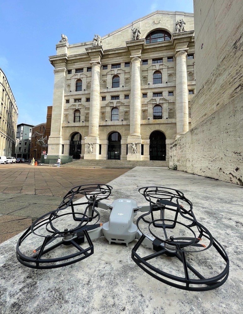 Rilievo e Ispezione Facciata di Palazzo Mezzanotte (Borsa di Milano) con Drone