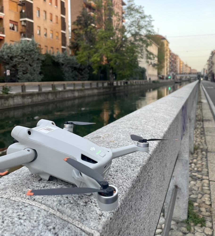In giro per i Navigli di Milano a controllare Tetti con Drone