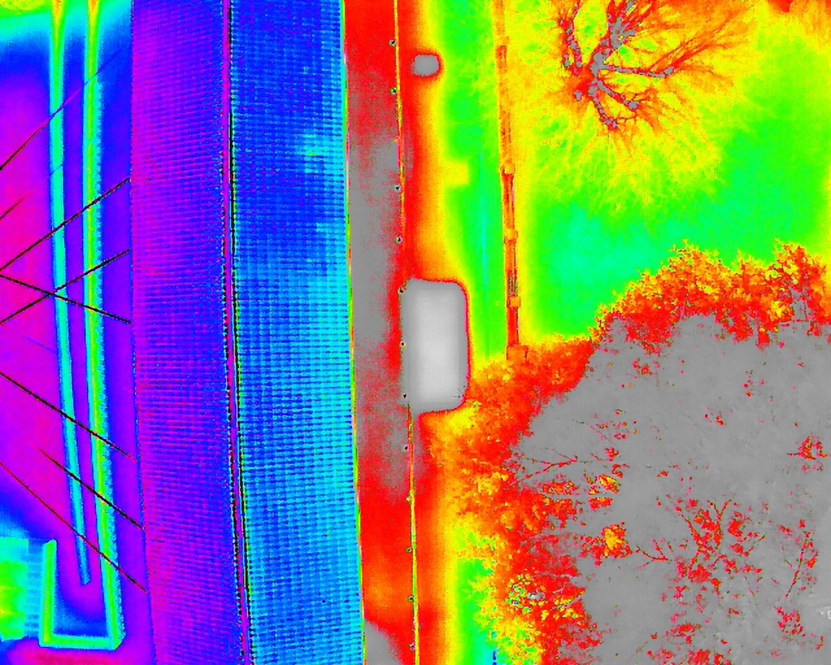 Termografia aerea con Drone su rete di Teleriscaldamento: anomalia termica su carreggiata a Cesano Maderno (MB)