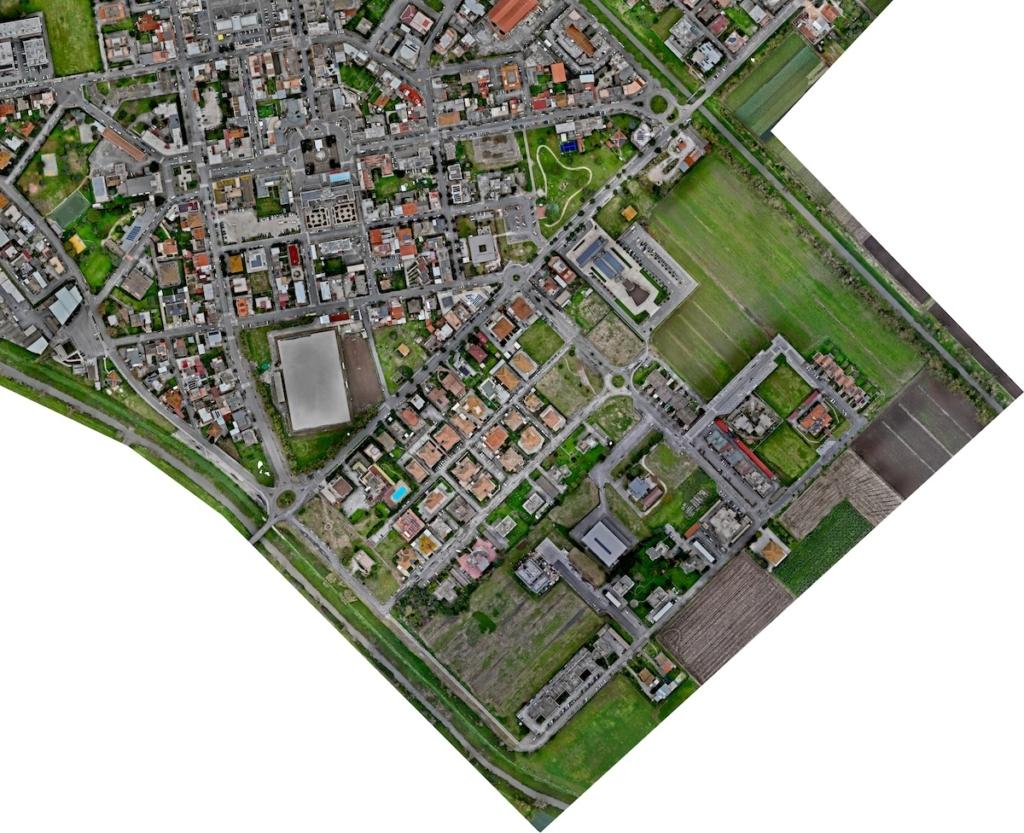 Rilievo topografico con drone di un centro abitato: mappa e ortomosaico georeferenziato